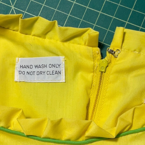 Vintage 70s Vested Gentress mini - Picture 7 of 7